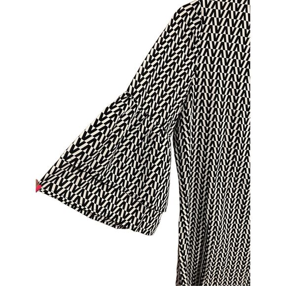 Ayigar Women’s Size M Slip On VNeck Bell Sleeve Dress New - Picture 3 of 12